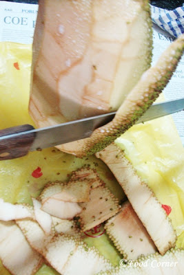 cutting-jackfruit