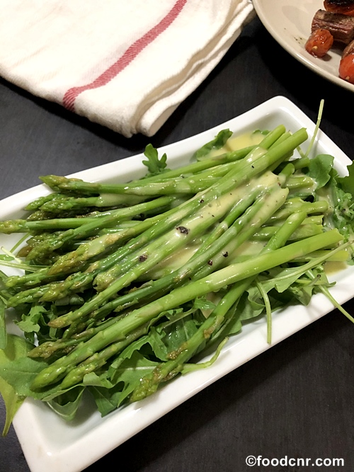 Asparagus with lemon dressing